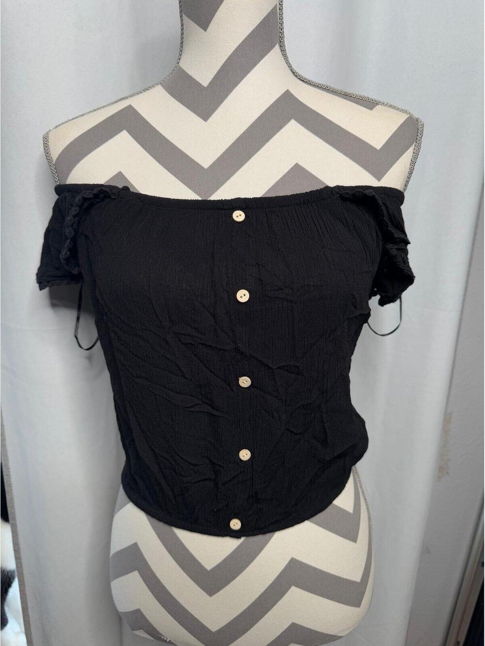 Black fashion nova off shoulder crop top